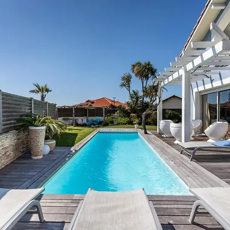 Maison Bleue Holiday home *