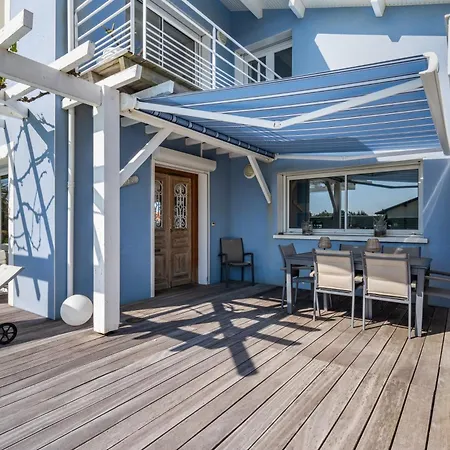 Holiday home Maison Bleue *
